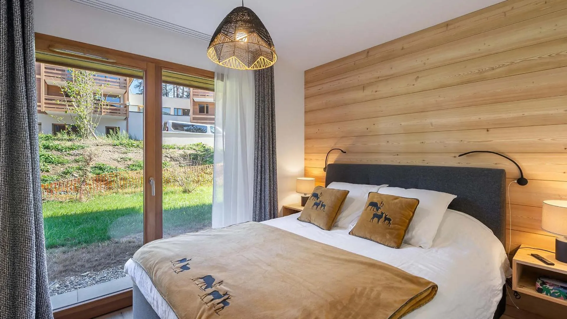 Appartement Confortable Avec 2 Chambres, Terrasse Et Parking A Megeve - Fr-1-569-123 0*,  フランス