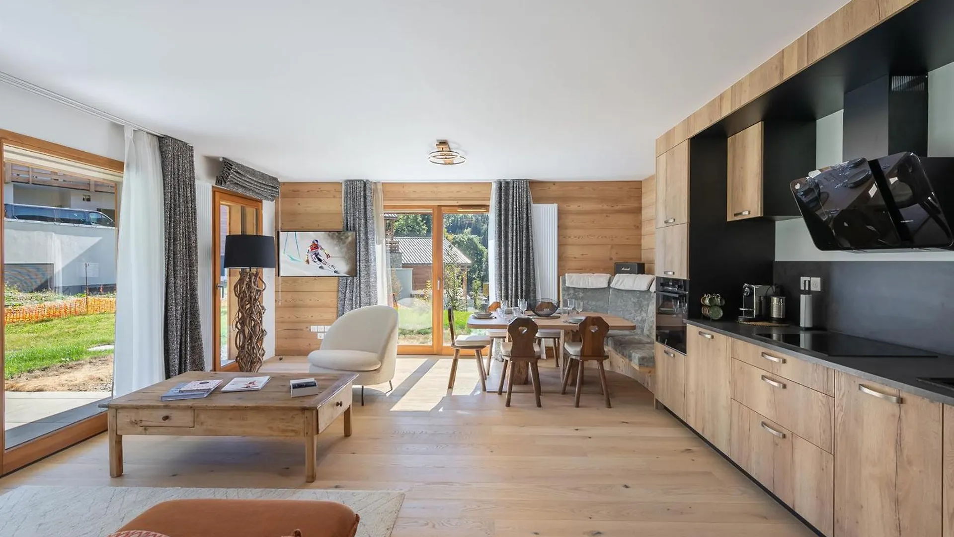 Appartement Confortable Avec 2 Chambres, Terrasse Et Parking A Megeve - Fr-1-569-123